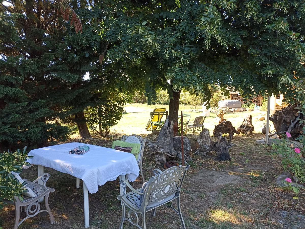 ClaveysonUn Jardin Sur La Collineアパートメント エクステリア 写真